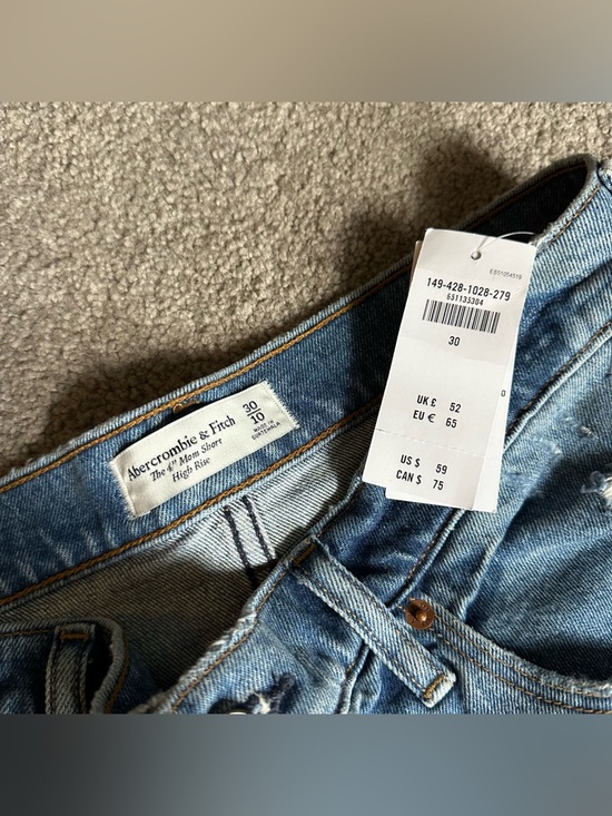 Abercrombie & Fitch High Rise Mom Jean Shorts - Picture 3 of 3